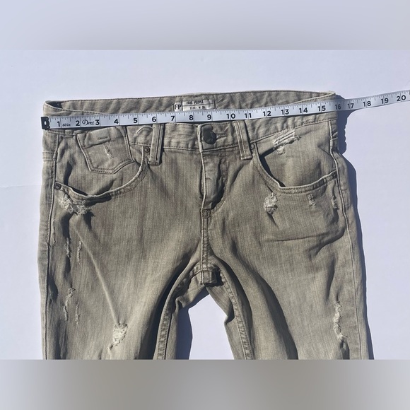 Free People Skinny Meg's
Distressed Jeans - Picture 8 of 9